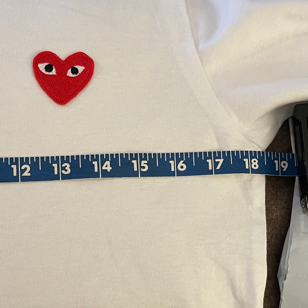 Comme des Garçons PLAY
Long-Sleeve Single Heart T-Shirt White
NWOT
Retail $244 - Picture 8 of 13